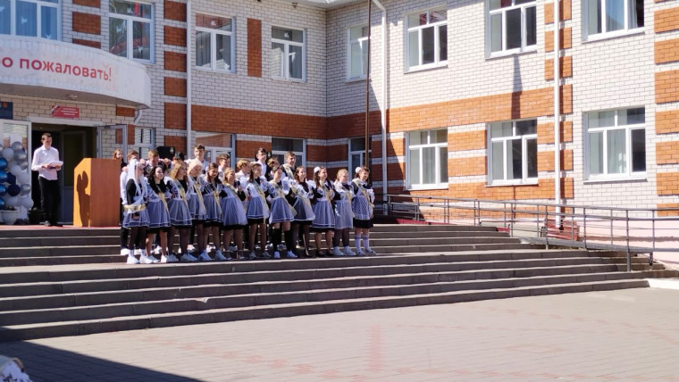 24 мая в Шуберской школе прозвенел последний звонок.. 24 мая в Шуберской школе прозвенел последний звонок..