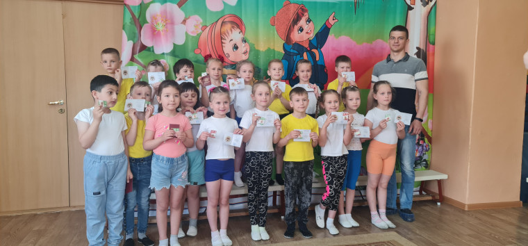 В МБДОУ ЦРР-Новоусманский детский сад №3 прошло награждение воспитанников 1 старшей группы "Маргаритки" знаками отличия комплекса ГТО.. В МБДОУ ЦРР-Новоусманский детский сад №3 прошло награждение воспитанников 1 старшей группы "Маргаритки" знаками отличия комплекса ГТО..